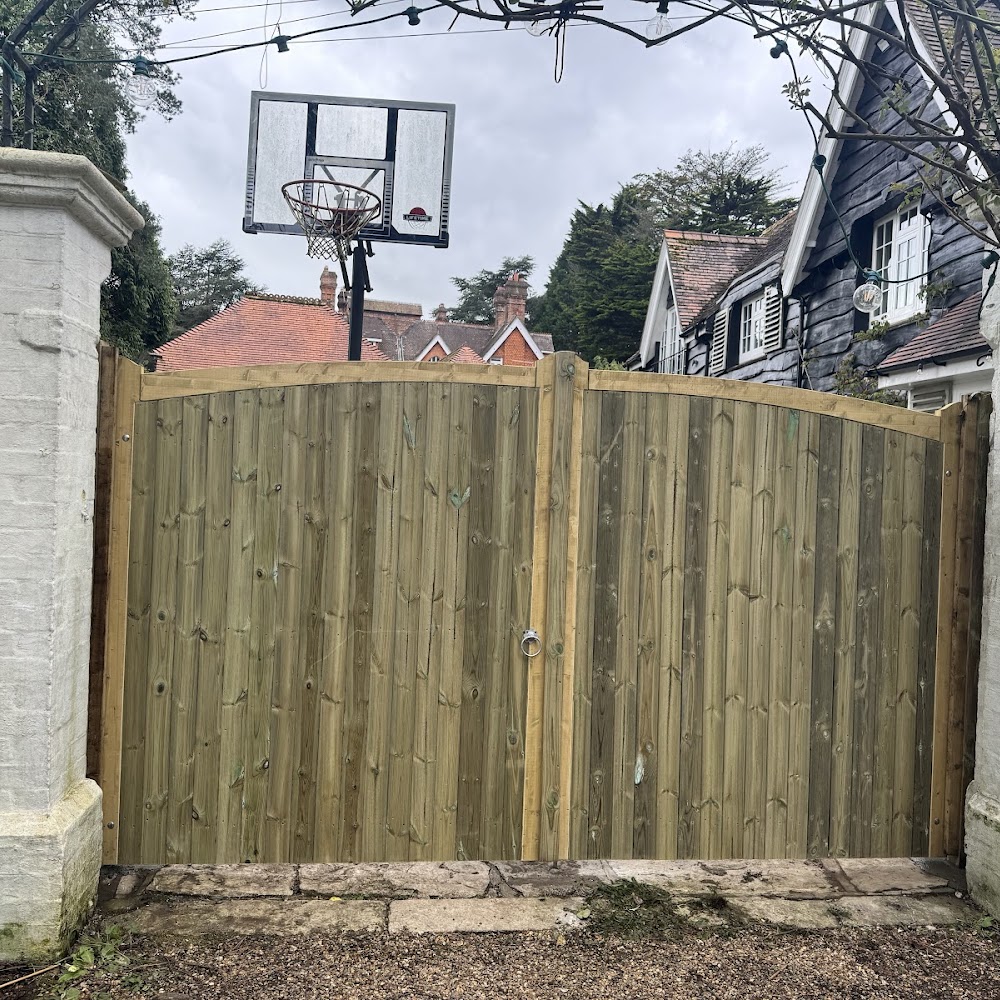 AGR Fencing And Landscaping