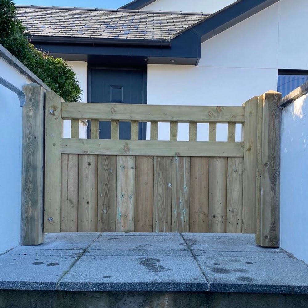 Luggy's Bespoke Gates Fencing , decking, and Sheds