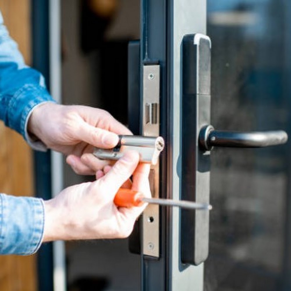 MASTER LOCKSMITHS