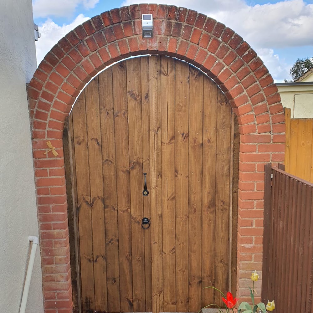 D Gooch Sheds & Fencing (Howards)